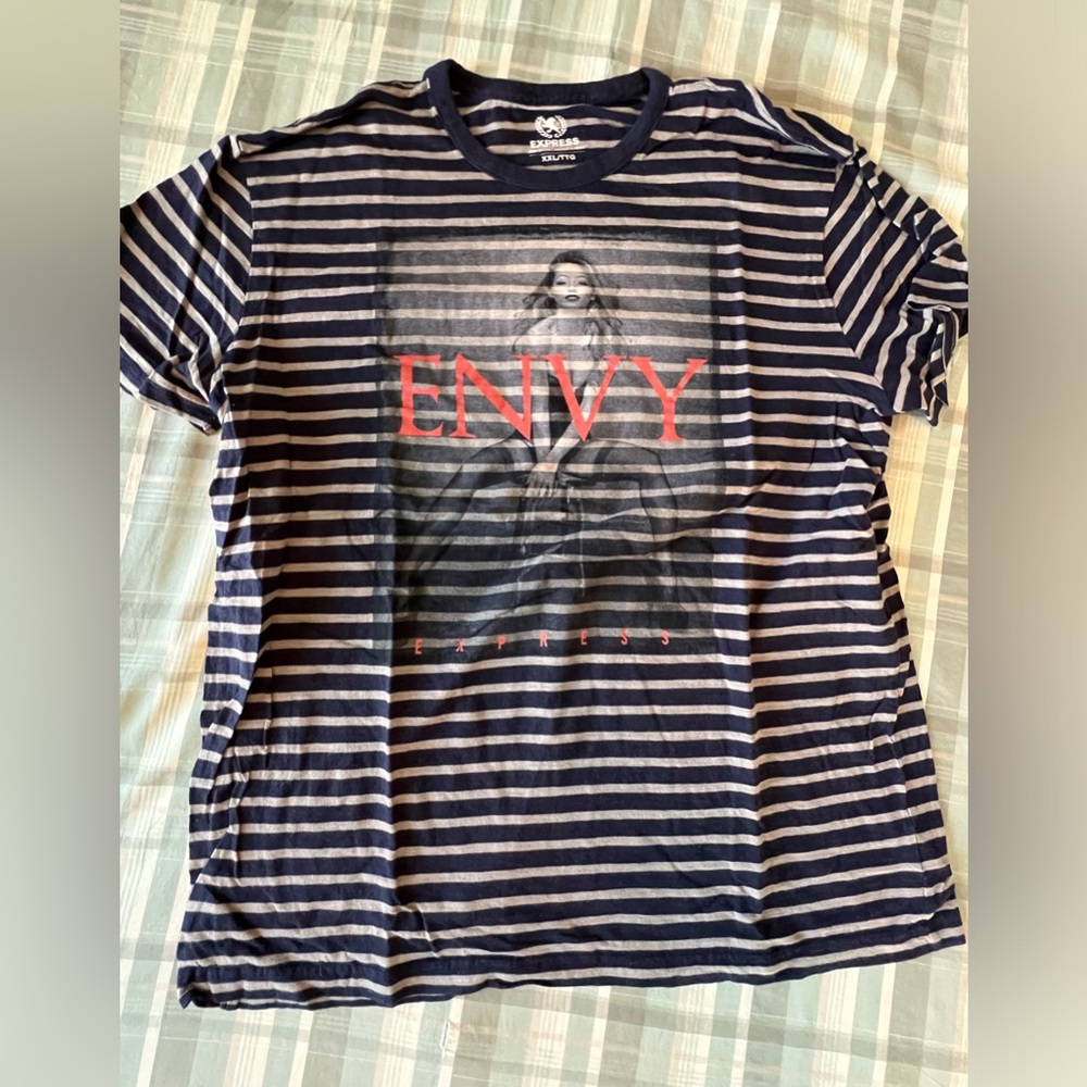 Men’s express tshirt. Size xxl but shrunk so it fits like and xl